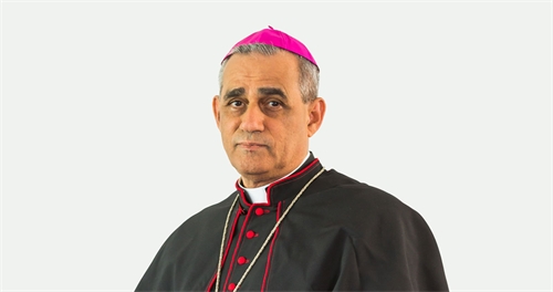 Mons. Freddy Bretón deja posesionado nuevo sacerdote en parroquia San Ramón.