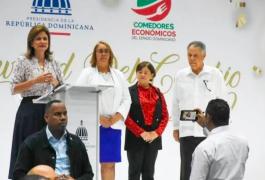 Vicepresidenta Raquel Peña encabeza almuerzos navideños en San Cristóbal y otras localidades del país