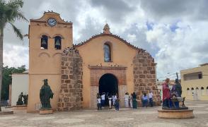 Fundación Madre Teresa de Calcuta de La Romana va de misión a la Parroquia San Dionisio en Higüey.